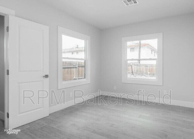 Building Photo - 1116 C St