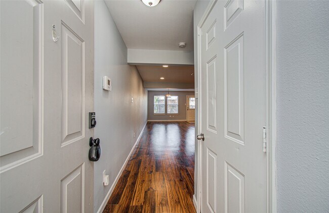 Building Photo - 15818 Whiteglade Ln