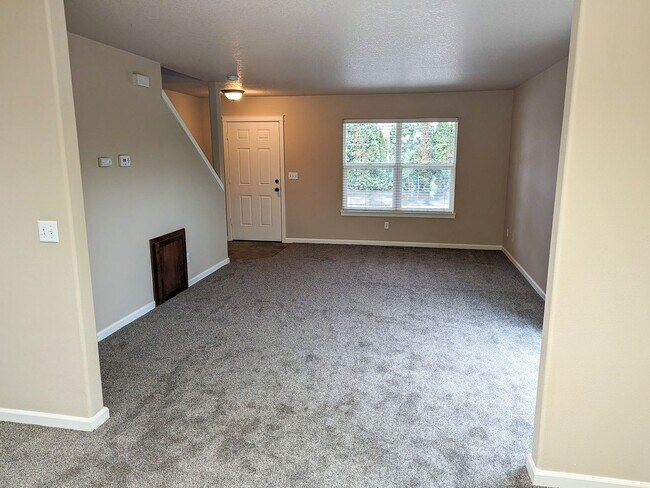 Building Photo - 3607-3617 Colton Ln NE