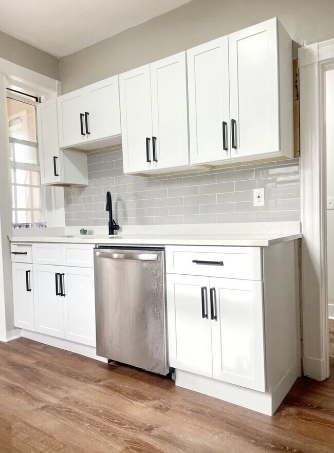 Foto del edificio - No Brokers Fee. Central Allston Location. ...