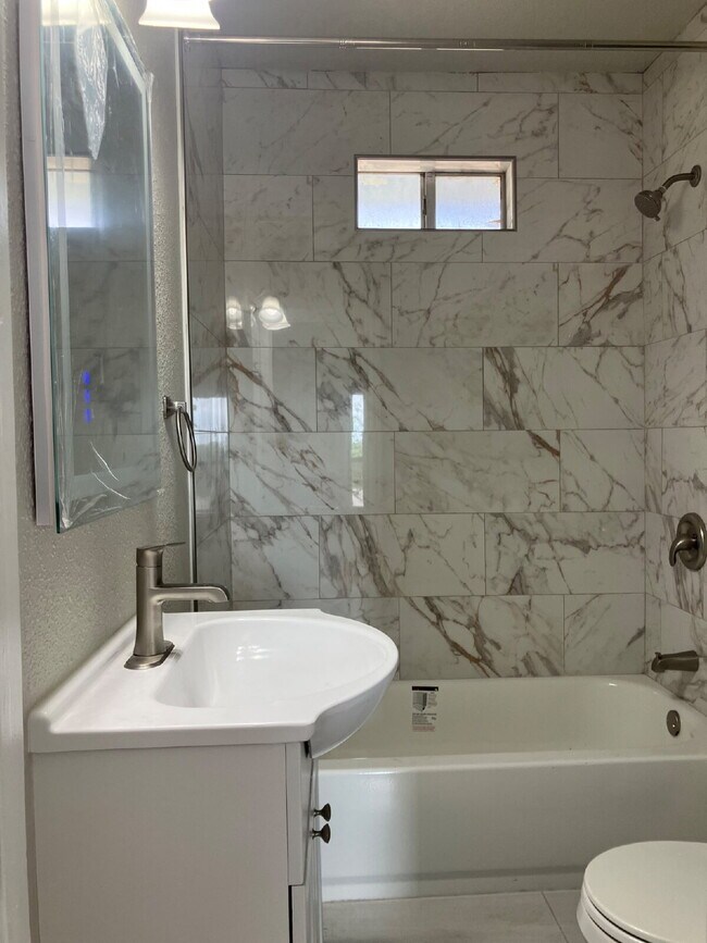 Foto del edificio - Fully Updated 2 Bedroom Home Near Randolph AFB
