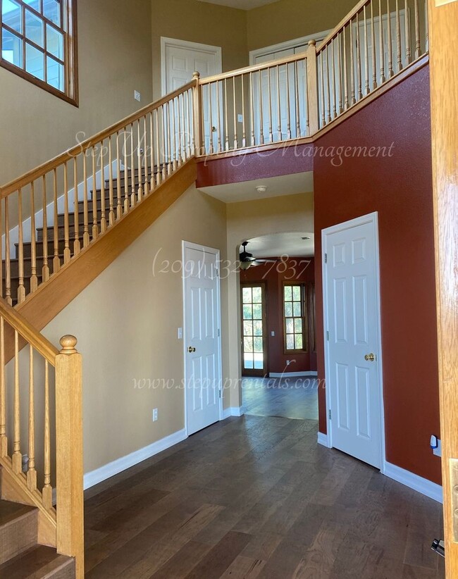 Building Photo - Elegant Mountain-View Home with Solar, Wel...