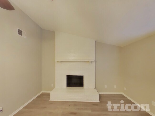 Foto del edificio - 300 Ripplewood Dr
