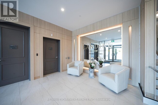 Building Photo - 34 Norman St