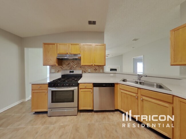 Foto del edificio - 3424 International Village Dr W