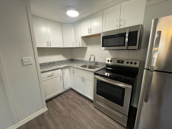 Building Photo - Newly Renovated 1 Bedroom, 1 Bathroom Apar...