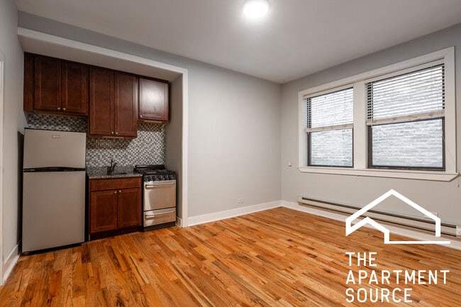 Building Photo - 4546 N Damen Ave