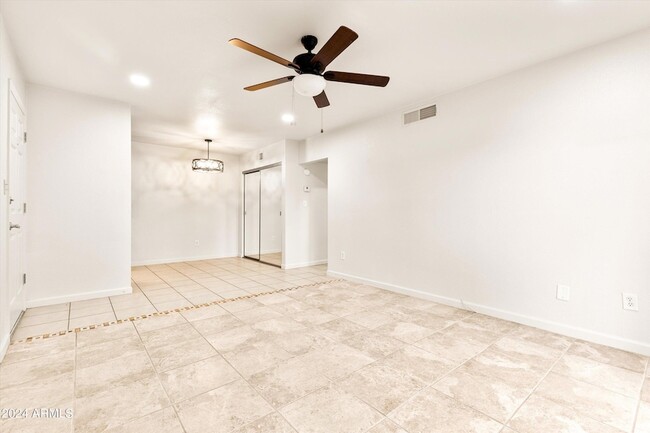 Foto del edificio - 5877 N Granite Reef Rd