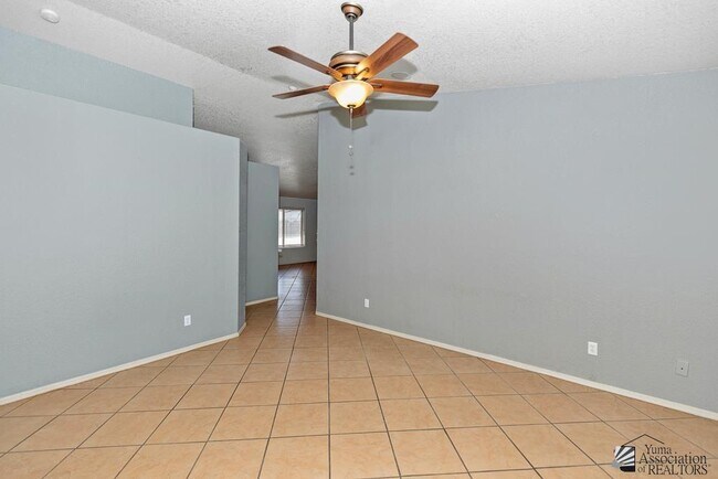 Building Photo - 4124 S Jasmine Ave