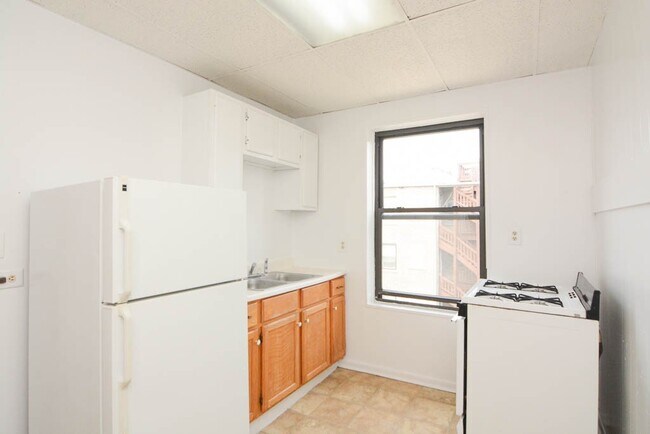 Foto del edificio - 2524 N Kedzie Blvd