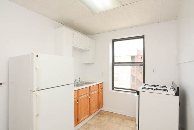 Building Photo - 2524 N Kedzie Blvd