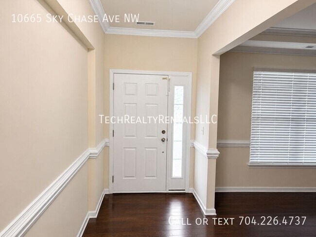 Foto del edificio - 10665 Sky Chase Ave NW