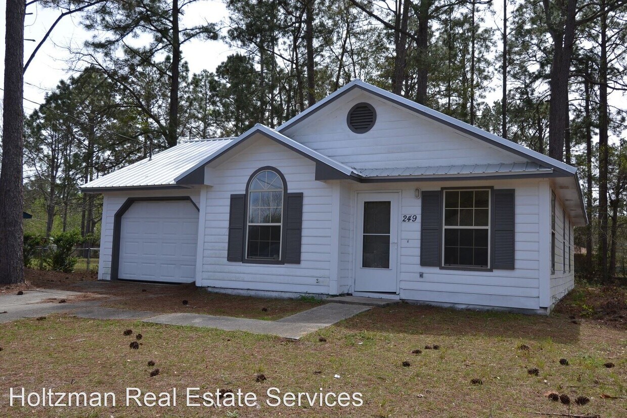 2 br, 1 bath House 249 Glenn Bryant Road House Rental in Hinesville