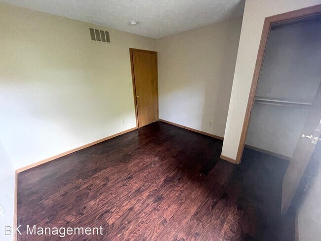 Building Photo - 3 br, 2 bath House - 511B Tuttle Avenue