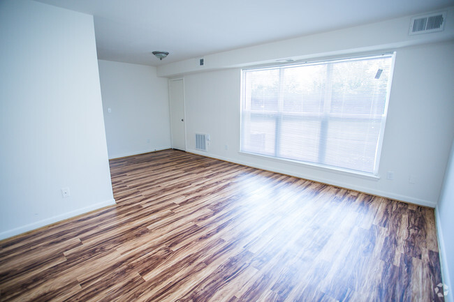 Living room - Newport Landing Apartments