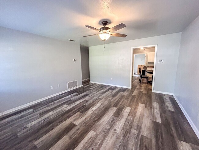 Foto del edificio - Fully Renovated 2/1 at 3723 NW 45th St Unit A