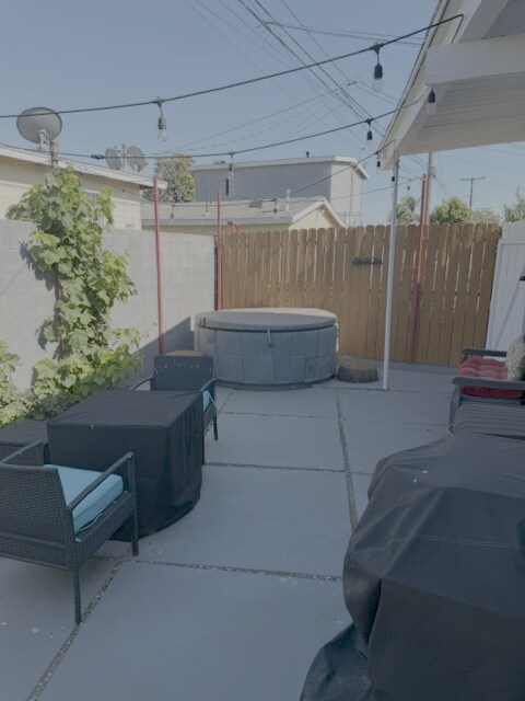 Foto del edificio - Fully Furnished Long Beach Retreat with Private Spa & Outdoor Entertaining Area