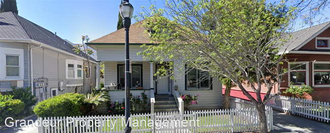 Foto del edificio - 4 br, 2.5 bath House - 111 W. Williams St.