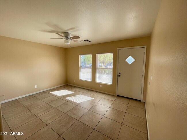 Foto del edificio - 1534 E Pierce St