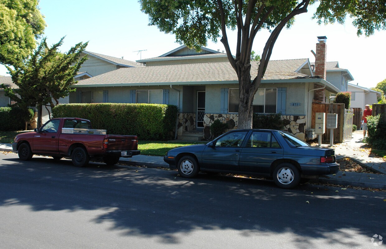 Foto principal - 871 Burbank Dr