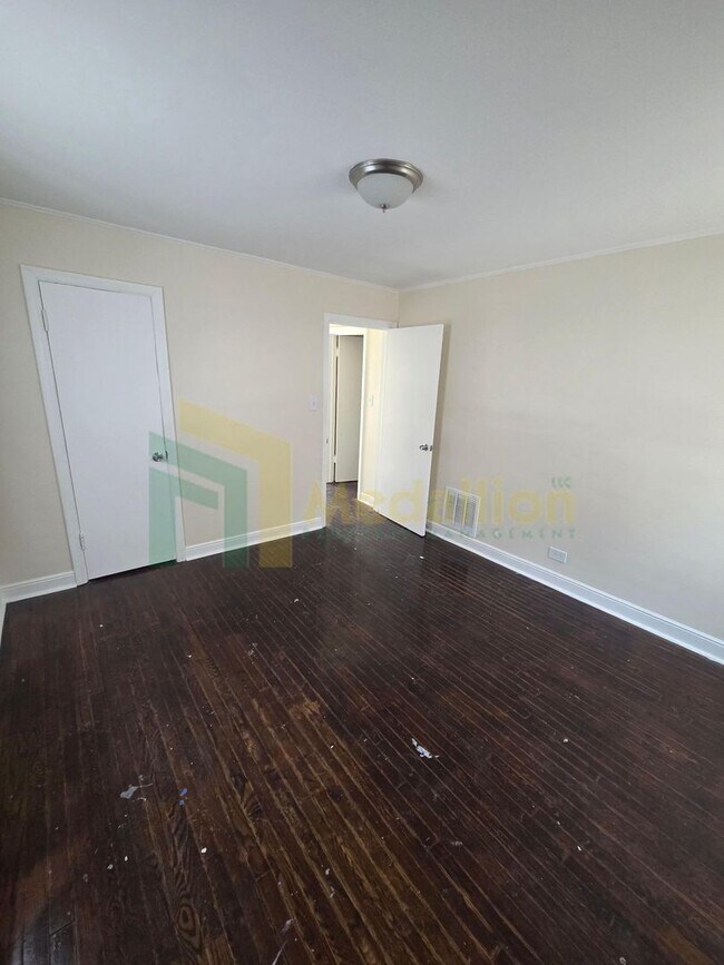 Foto del edificio - Charming 4BR Home with Spacious Layout, Mo...
