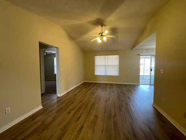 Building Photo - 240 Westview Dr