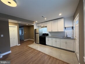 Building Photo - 1206 16th St NE