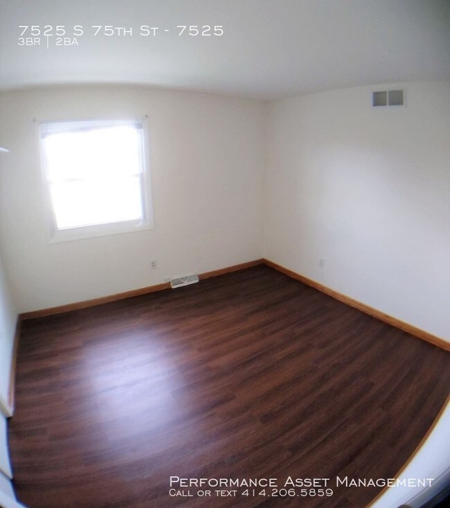 Foto del edificio - 7525 S 75th St