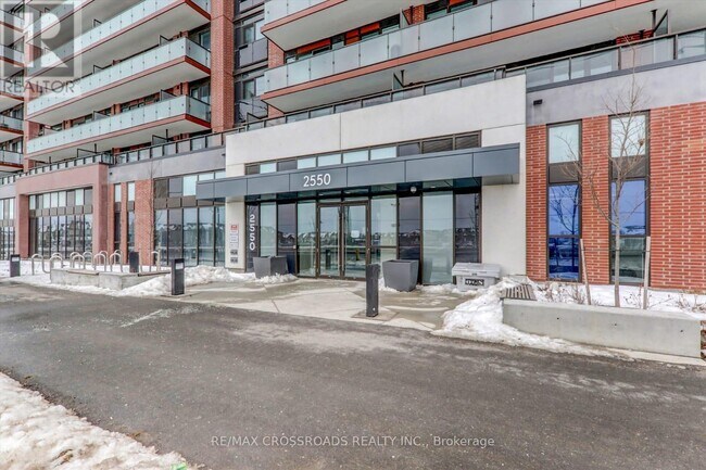 Photo du bâtiment - 2550 Simcoe St N