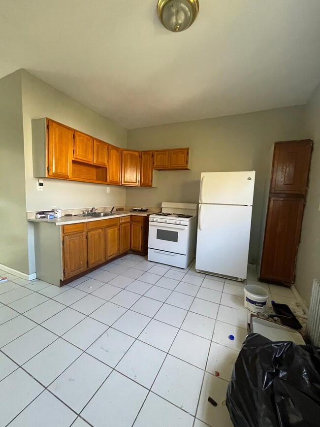 Building Photo - 13 Bayside Pl