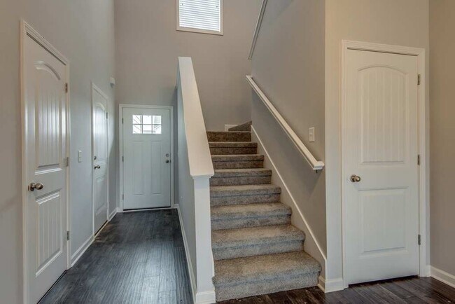 Foto del edificio - Spacious 4 Bedroom Home with Open Floor Plan Near Westwood Elementary