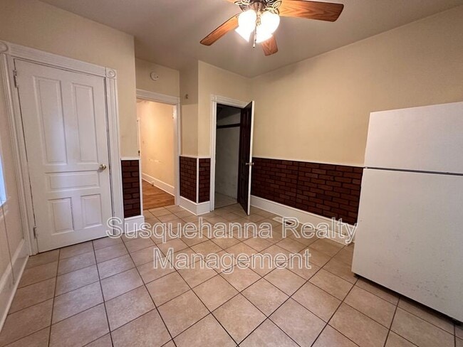 Building Photo - 342 N Mulberry St