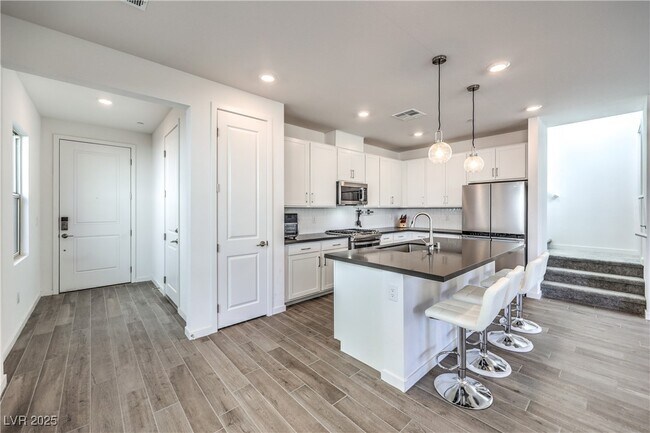 Foto del edificio - 11640 Desert Hollow Avenue