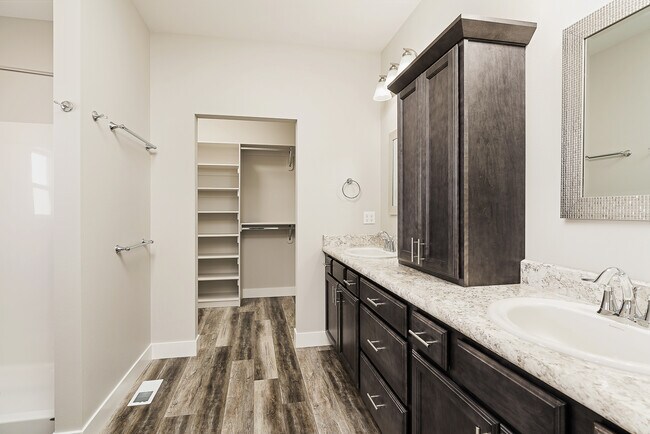 Foto del edificio - 913 Mission Oaks Dr