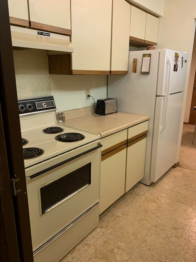 914 Benton Dr Unit 34, Iowa City, IA 52246 Condo for Rent in Iowa