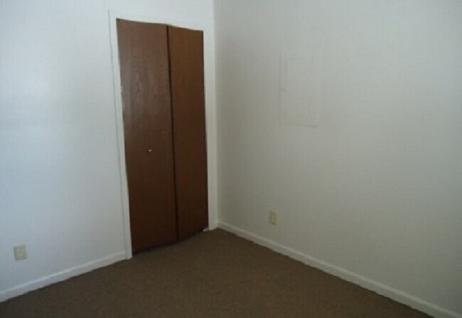 Building Photo - 2141 Adelpha Ave