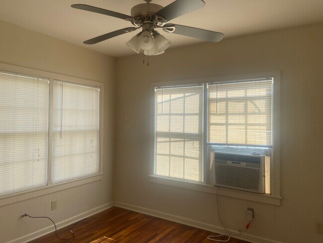 Foto del edificio - 147 E Elmwood St