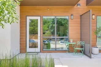 Building Photo - 207 W Johanna St