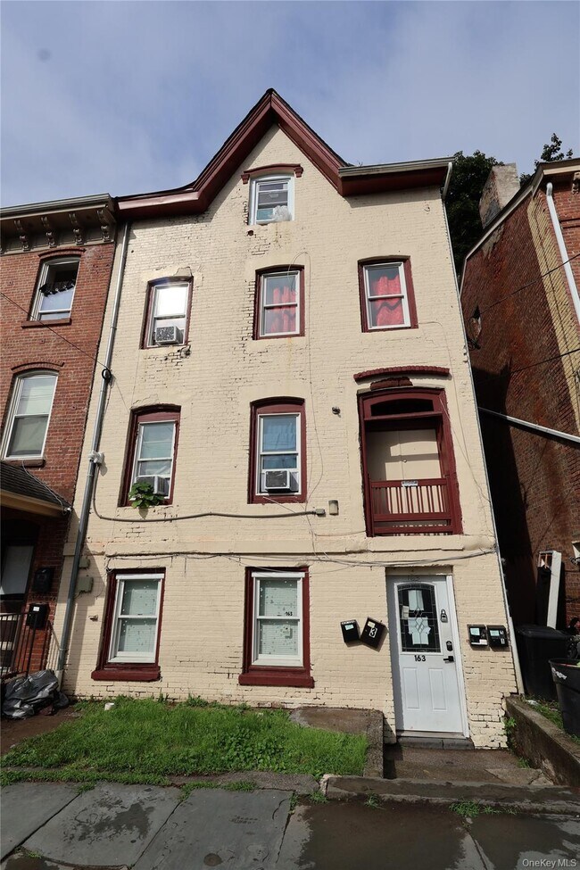 Building Photo - 163 Chambers St