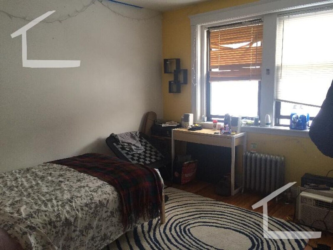Foto del edificio - 4 Bed 2 Bath available 6/1