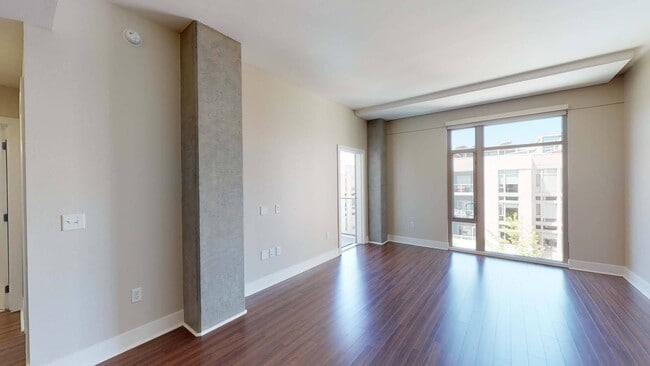Interior Photo - Channel Mission Bay