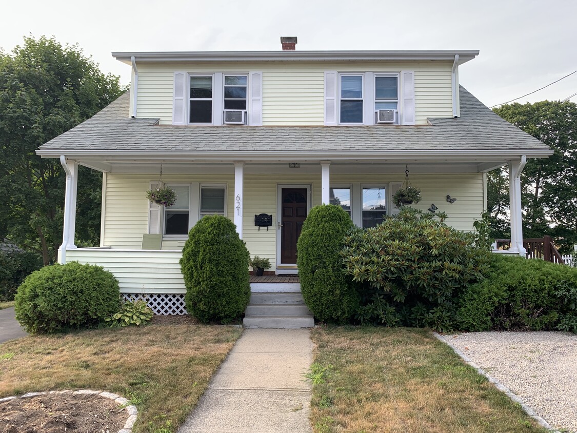 First floor 2 bed/1 bath apartment - 621 Maple Ave