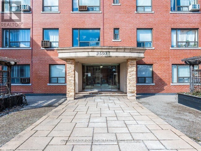 Photo du bâtiment - 2550 Bathurst St