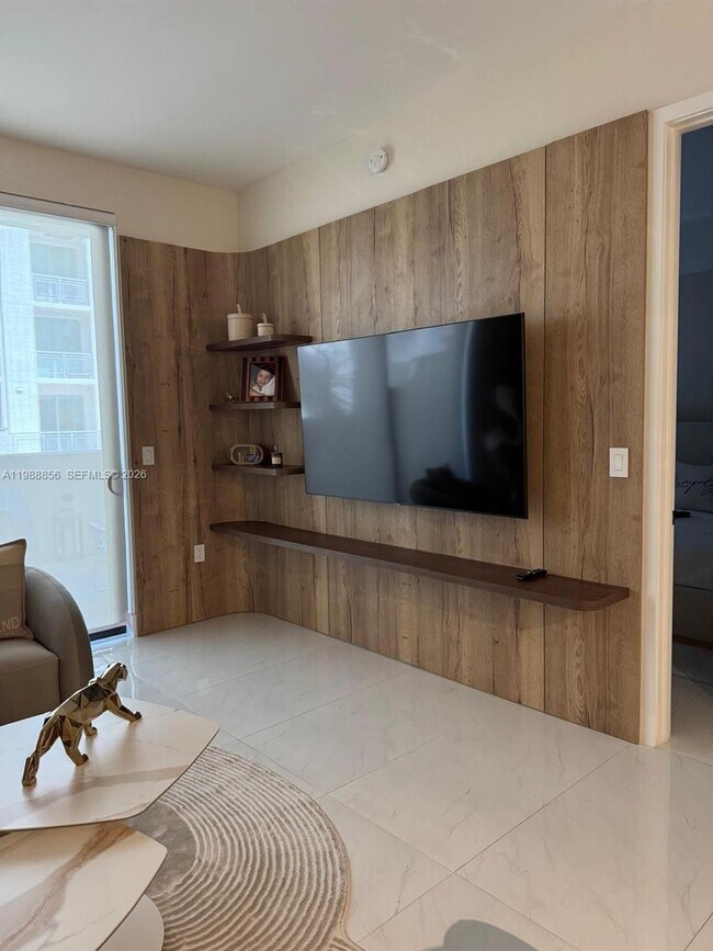 Foto del edificio - 301 Altara Ave