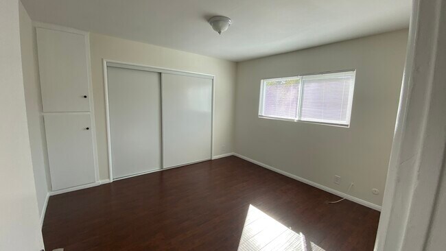 Building Photo - 14163 Delano St