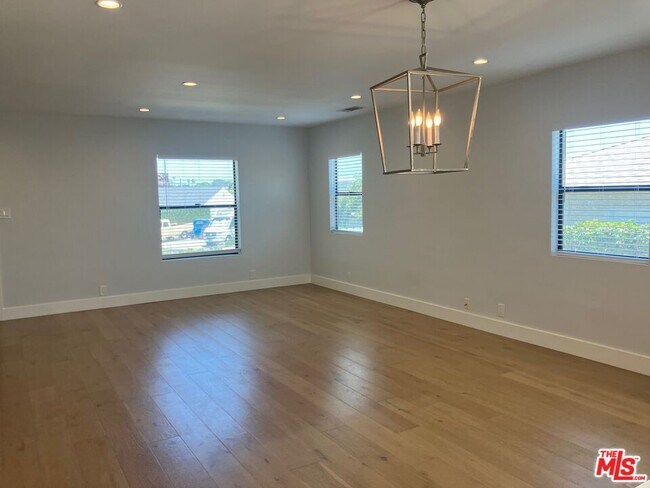 Foto del edificio - 7270 W 85th St