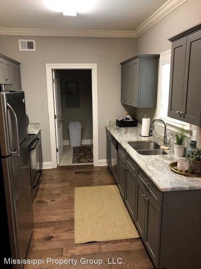 Building Photo - 4 br, 4.5 bath House - 434 Walker Circle
