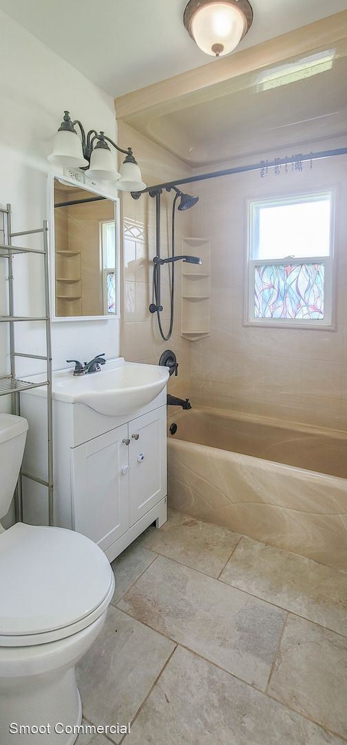 Foto del edificio - 3 br, 1 bath House - 165 E 400 N