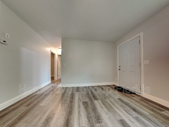 Building Photo - 1419 NE 25th Pl