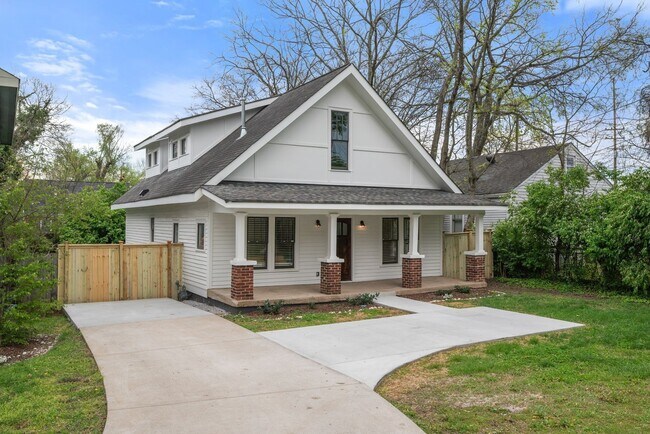 Foto del edificio - 3706 Hilltop Ln